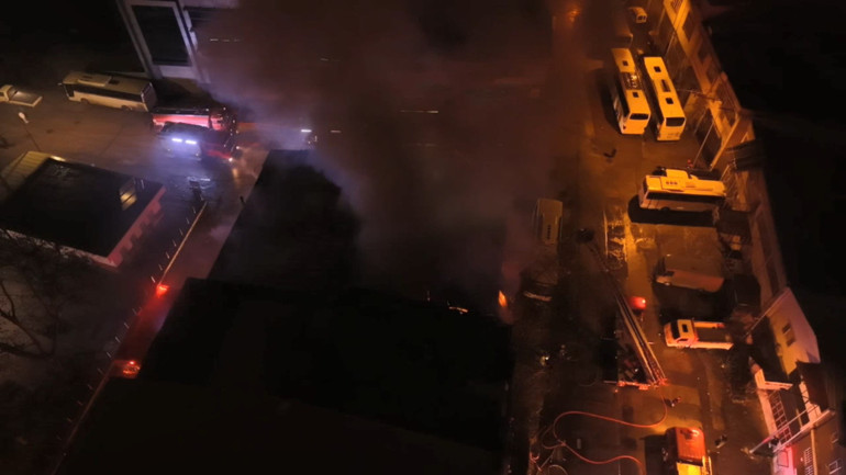  Bitişiğindeki iş yerine de sıçradı