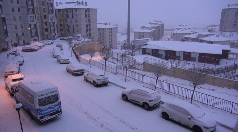 Sarı ve turuncu alarm Meteorolojiden 38 il için kuvvetli kar yağışı uyarısı