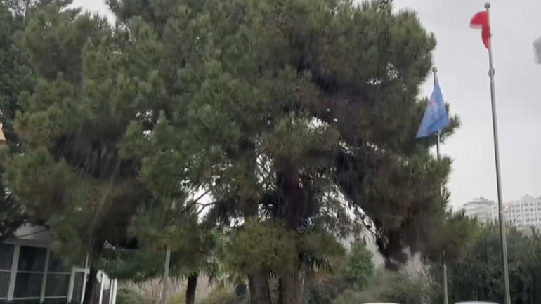 Sarı ve turuncu alarm Meteorolojiden 38 il için kuvvetli kar yağışı uyarısı | İstanbulda karla karışık yağmur ve kar etkili oldu