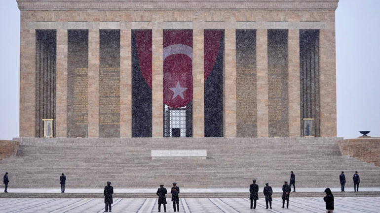 Sarı ve turuncu alarm Meteorolojiden 38 il için kuvvetli kar yağışı uyarısı | İstanbulda karla karışık yağmur ve kar etkili oldu