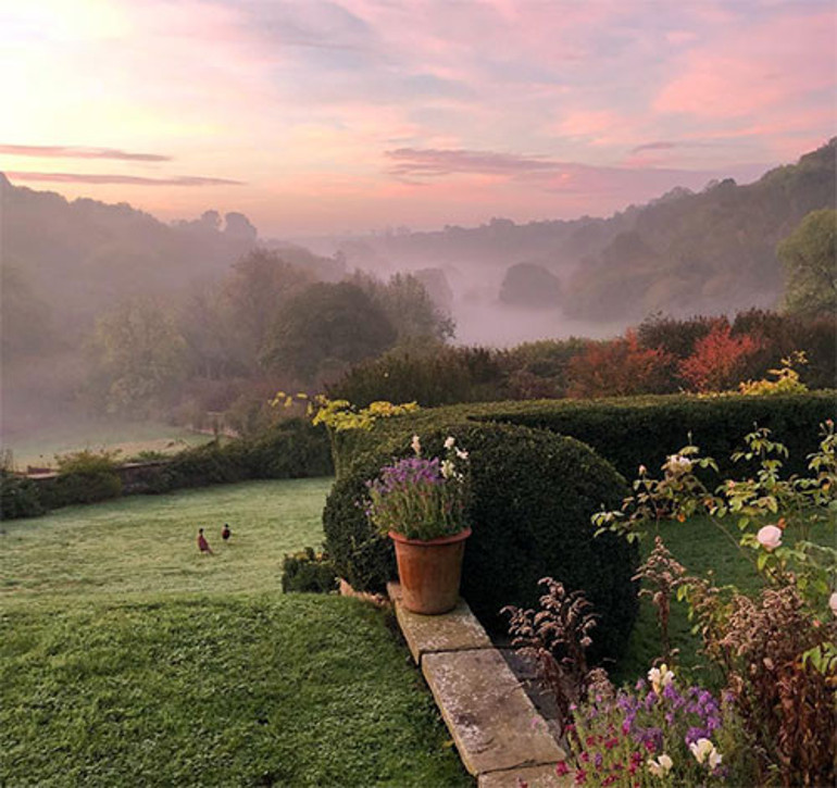 Eski karısından kurtardığı muhteşem evinde yeni karısıyla mutlu, mesut yaşıyor Bir görseniz buranın havası mis gibi