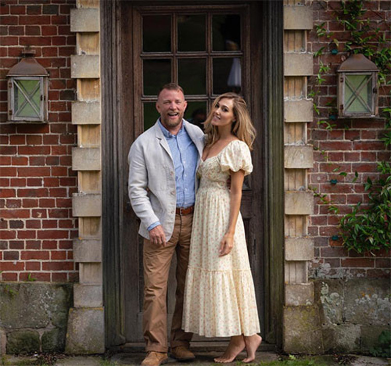 Eski karısından kurtardığı muhteşem evinde yeni karısıyla mutlu, mesut yaşıyor Bir görseniz buranın havası mis gibi