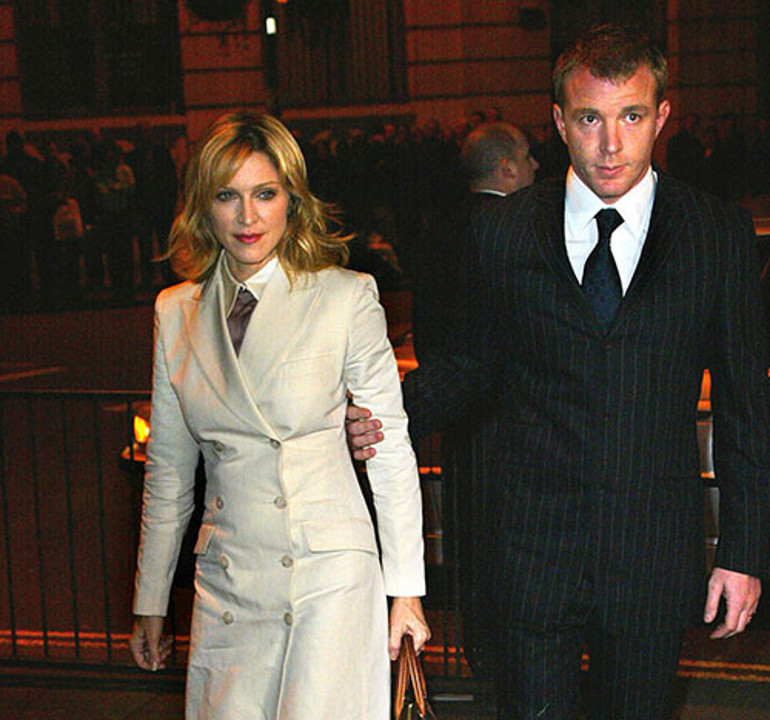 Eski karısından kurtardığı muhteşem evinde yeni karısıyla mutlu, mesut yaşıyor Bir görseniz buranın havası mis gibi