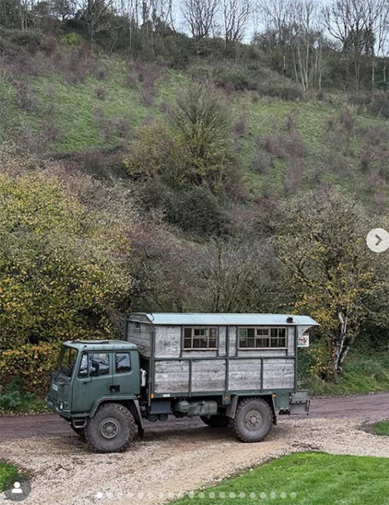 Eski karısından kurtardığı muhteşem evinde yeni karısıyla mutlu, mesut yaşıyor Bir görseniz buranın havası mis gibi