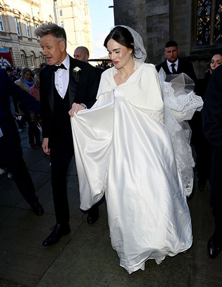 Ünlü şef kızını evlendirdi... Gülsün mü ağlasın mı bilemedi... Karlar prensesi gibi gelin oldu