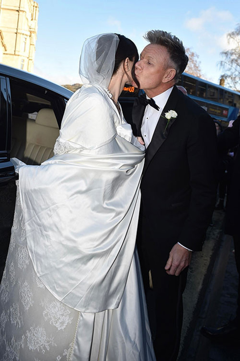 Ünlü şef kızını evlendirdi... Gülsün mü ağlasın mı bilemedi... Karlar prensesi gibi gelin oldu