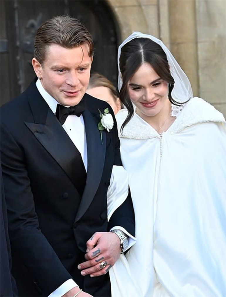 Ünlü şef kızını evlendirdi... Gülsün mü ağlasın mı bilemedi... Karlar prensesi gibi gelin oldu