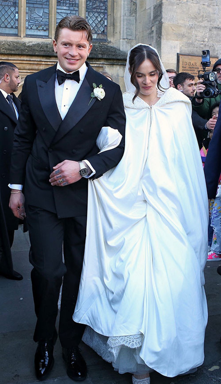 Ünlü şef kızını evlendirdi... Gülsün mü ağlasın mı bilemedi... Karlar prensesi gibi gelin oldu