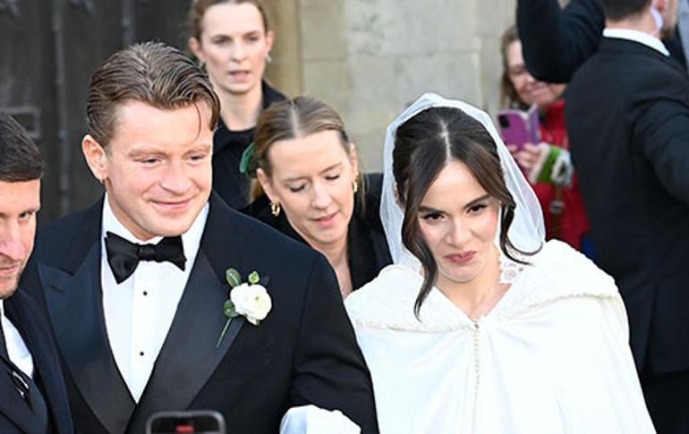 Ünlü şef kızını evlendirdi... Gülsün mü ağlasın mı bilemedi... Karlar prensesi gibi gelin oldu