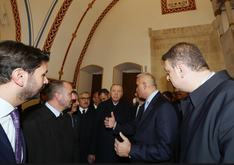 Cumhurbaşkanı Erdoğan tarihi caddeyi yeniden ışıklandırdı