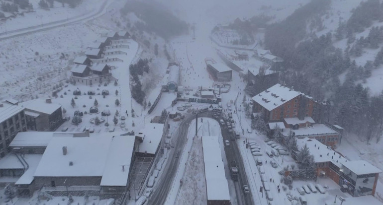 İçişleri Bakanlığından yeni uyarı... Bolu Dağı’nda ağır araçlara geçiş yasağı, bazı yollar ise kapanma noktasına geldi