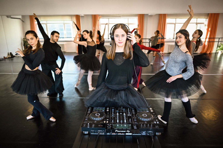 Balerinlerle partileyeceğiz