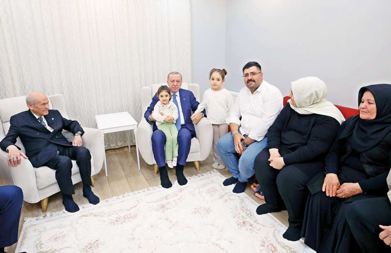 Cumhurbaşkanı Erdoğan Hatay’dan seslendi: Sözümüzü tutmanın onurunu yaşıyoruz