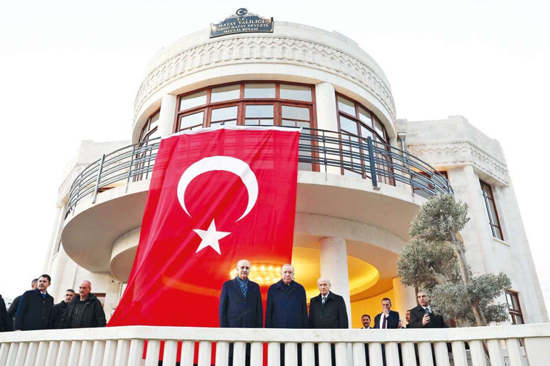 Cumhurbaşkanı Erdoğan Hatay’dan seslendi: Sözümüzü tutmanın onurunu yaşıyoruz