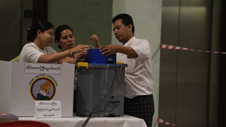 Myanmarda darbenin gölgesinde genel seçimler düzenleniyor