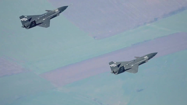 Bayraktar Kızılelma’dan bir ilk daha: Akıllı filo otonomisi ile kol uçuşu