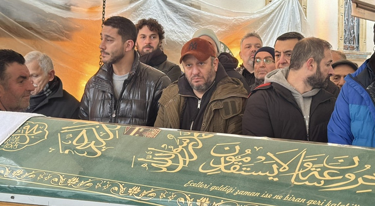 7 ay önce annesini kaybetmişti...Oyuncu Serkan Keskinin baba acısı