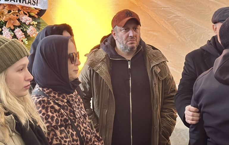 7 ay önce annesini kaybetmişti...Oyuncu Serkan Keskinin baba acısı