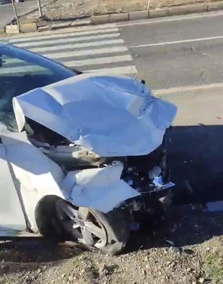 Adıyaman’da iki otomobil çarpıştı: 1 ölü, 8 yaralı