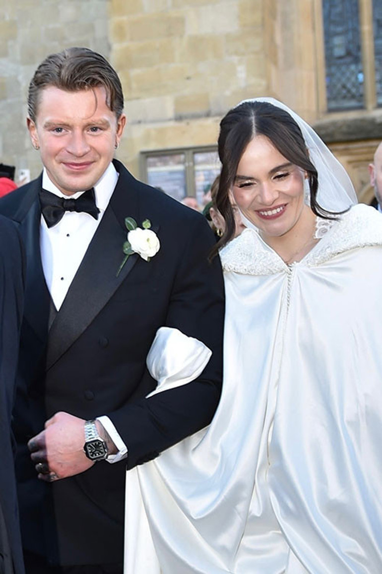 Gelin değil sanki eve düşen yıldırım... Kocası onun uğruna kendi ailesini kenara itti