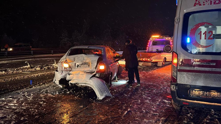 TEM’in Bolu geçişinde ortalık savaş alanına döndü: 7 araç birbirine çarptı