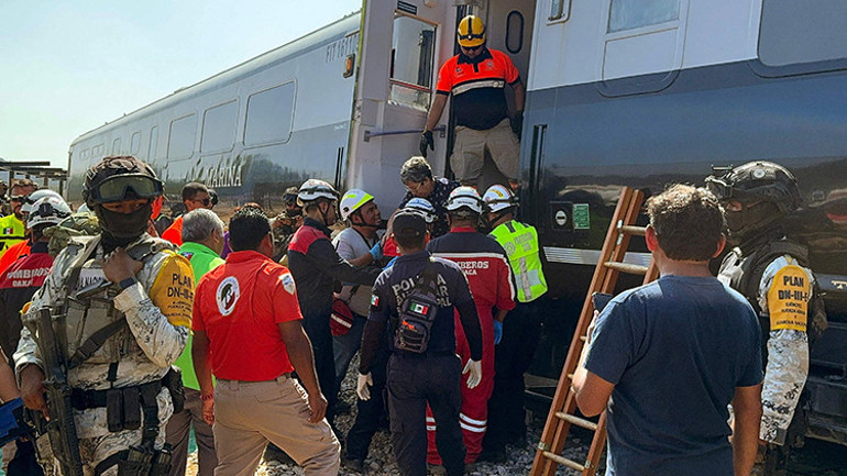 Meksikada yolcu treni raydan çıktı: Çok sayıda ölü ve yaralı var