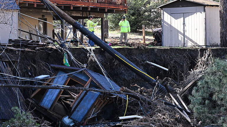  700 uçuş iptal Kasırga uyarısı verildi