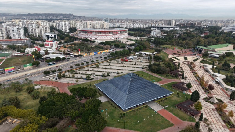 Milyarlarca dolarlık arazinin davasında hakimleri HSKya şikayet etmişler