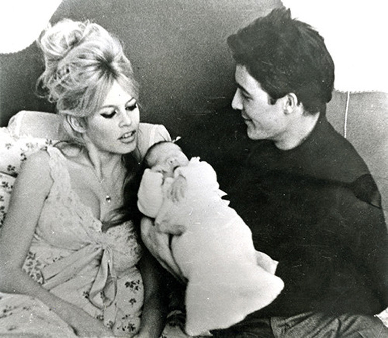 Efsane oyuncu hiç istemeden anne olmuştu... Seni doğuracağıma köpek doğursaydım keşke