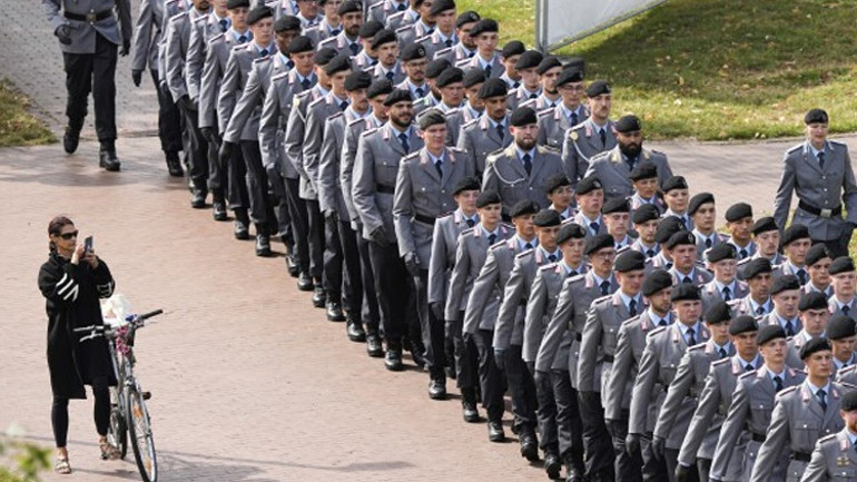 Alman ordusunda kapsamlı soruşturma: Komuta kademesi hedefte