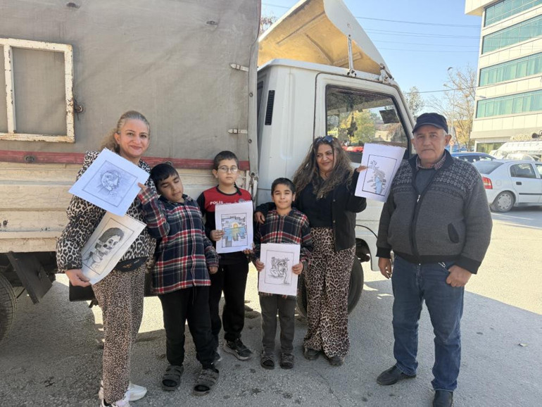 Nakliyatçılık mesleğini sürdürüyor ama yeteneğiyle dikkat çekiyor Boş zamanlarımda arabanın içinde yapıyorum