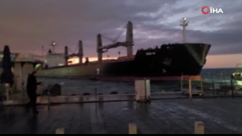 Beşiktaşta panik anları... Sürüklenen kuru yük gemisi son anda durdu Büyük bir felaket olabilirdi