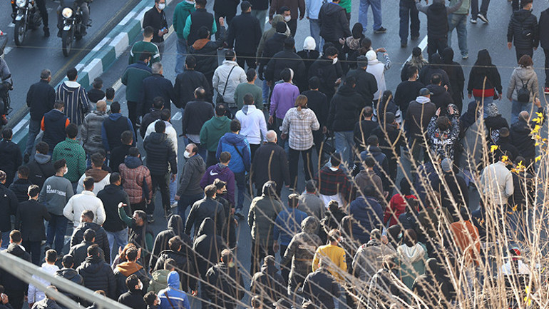  Esnaf kepenk kapattı Protestolar Tahran merkezine yayıldı