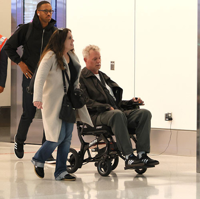 Evliyken bile herkes kendi hayatını yaşadı... İkimiz de başka sevgililer bulduk... Artık ona olan duygum aşk değil ailevi