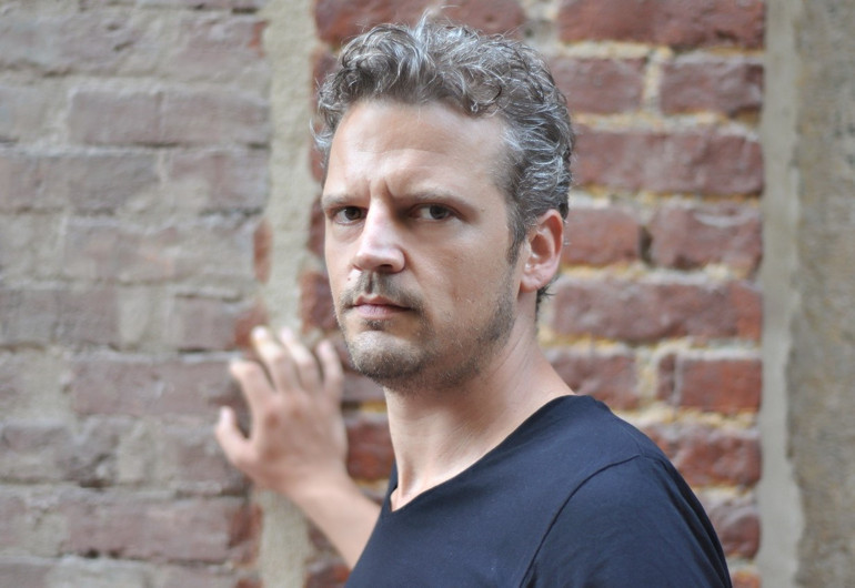 Şişlide yönetmen Seren Yüceye silahlı saldırı Kasklı saldırgan aranıyor