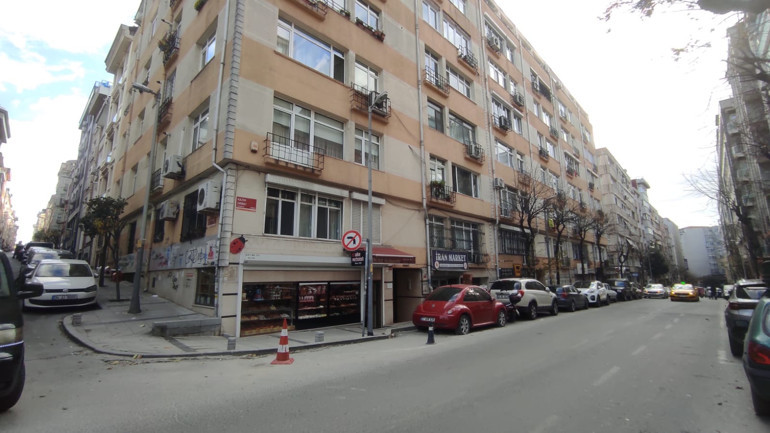 Şişlide yönetmen Seren Yüceye silahlı saldırı Kasklı saldırgan aranıyor