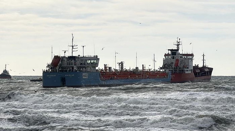 Son dakika...Küçükçekmece açıklarında iki tanker birbirine temas etti Tankerlerden biri kurtarıldı