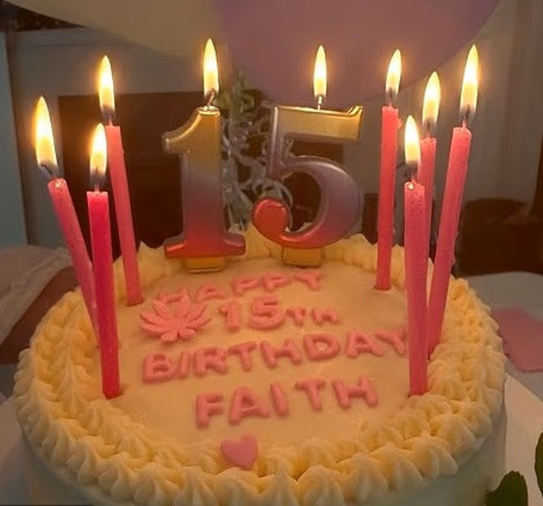 20 yıl sonra ilk kez aşksız, bir başına kaldı… Küçük kızının doğum gününü bile yalnız kutladı