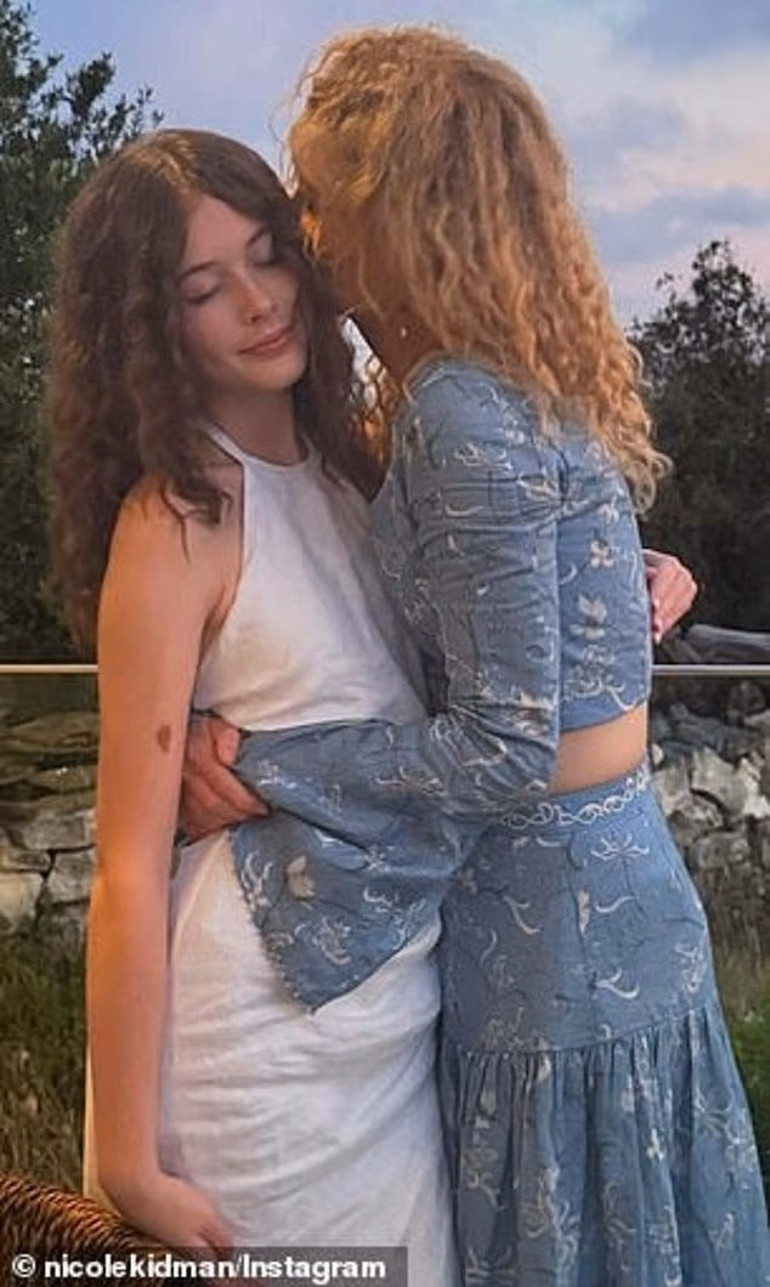 20 yıl sonra ilk kez aşksız, bir başına kaldı… Küçük kızının doğum gününü bile yalnız kutladı