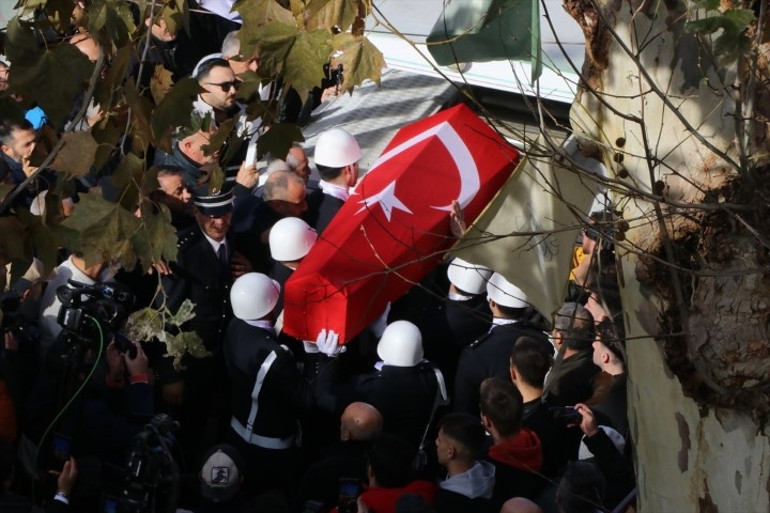 Yalova Emniyetinde şehit polisler için tören | Acılı eşin isteği yerine getirildi... Anne babası yoktu, mahşeri kalabalıkla uğurlandı