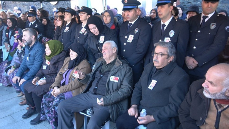 Yalova Emniyetinde şehit polisler için tören | Acılı eşin isteği yerine getirildi... Anne babası yoktu, mahşeri kalabalıkla uğurlandı