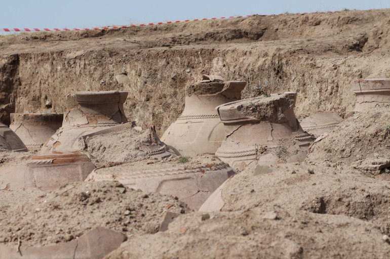 2025’in en dikkat çekici arkeolojik keşiflerinden.... Urartu dönemine ait çivi yazılı 76 pithos