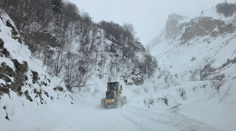 Artvinde çığ meydana geldi Vali duyurdu: 3 kişi çığ altında kaldı
