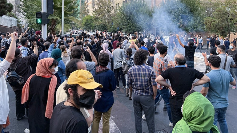 İran Cumhurbaşkanı Pezeşkiyandan protesto uyarısı
