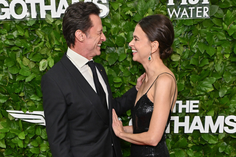 Yasak aşkını rol arkadaşından deli gibi kıskanıyor… Bana da böyle gönül vermişti… Ya ona yan gözle bakarsa