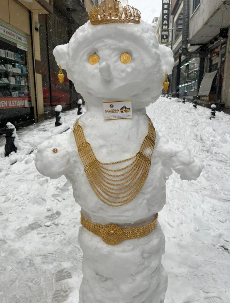 Kardan gelin yaptı: Altınlarla süsledi Görenler şaşırdı