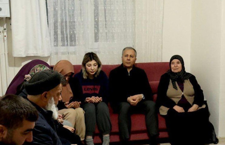 Cumhurbaşkanı Erdoğan, Şehit Polis Memuru Koçyiğitin ailesine başsağlığı diledi