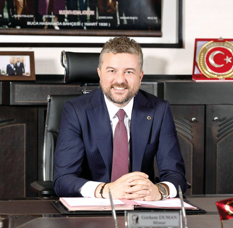 Bir açıdan en talihsiz bir açıdan en izansız