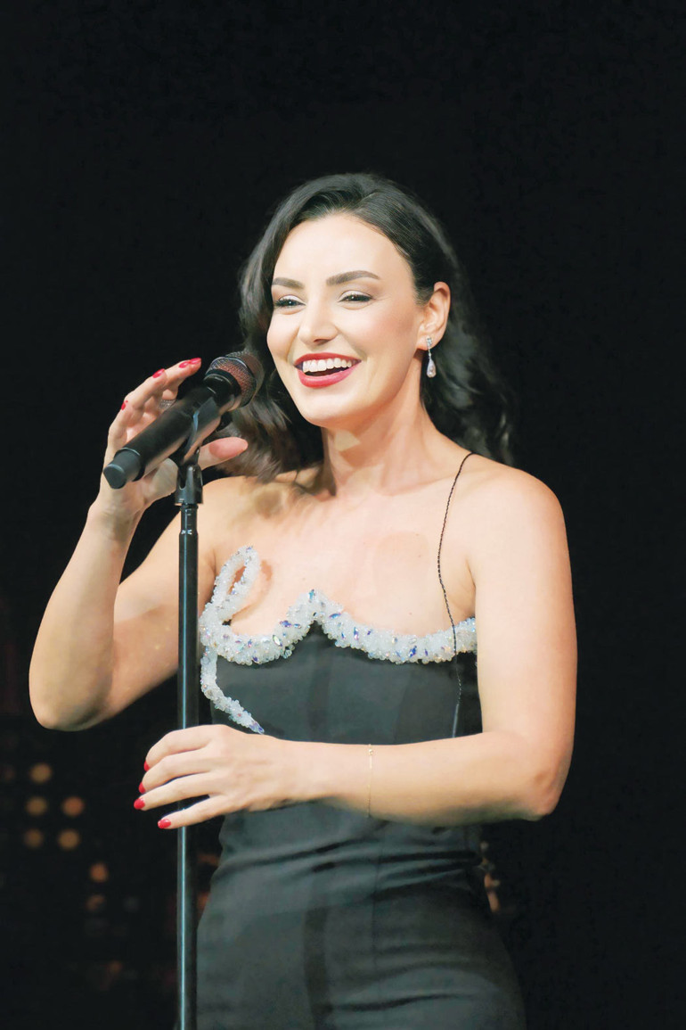 Bir açıdan en talihsiz bir açıdan en izansız