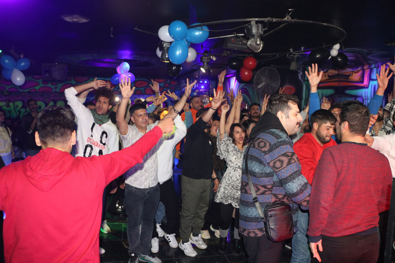 Türkiyenin dört bir yanında yeni yıl coşkusu